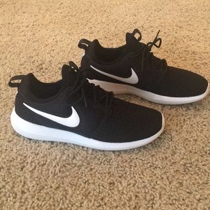 Nike Roshe Two tennis shoes